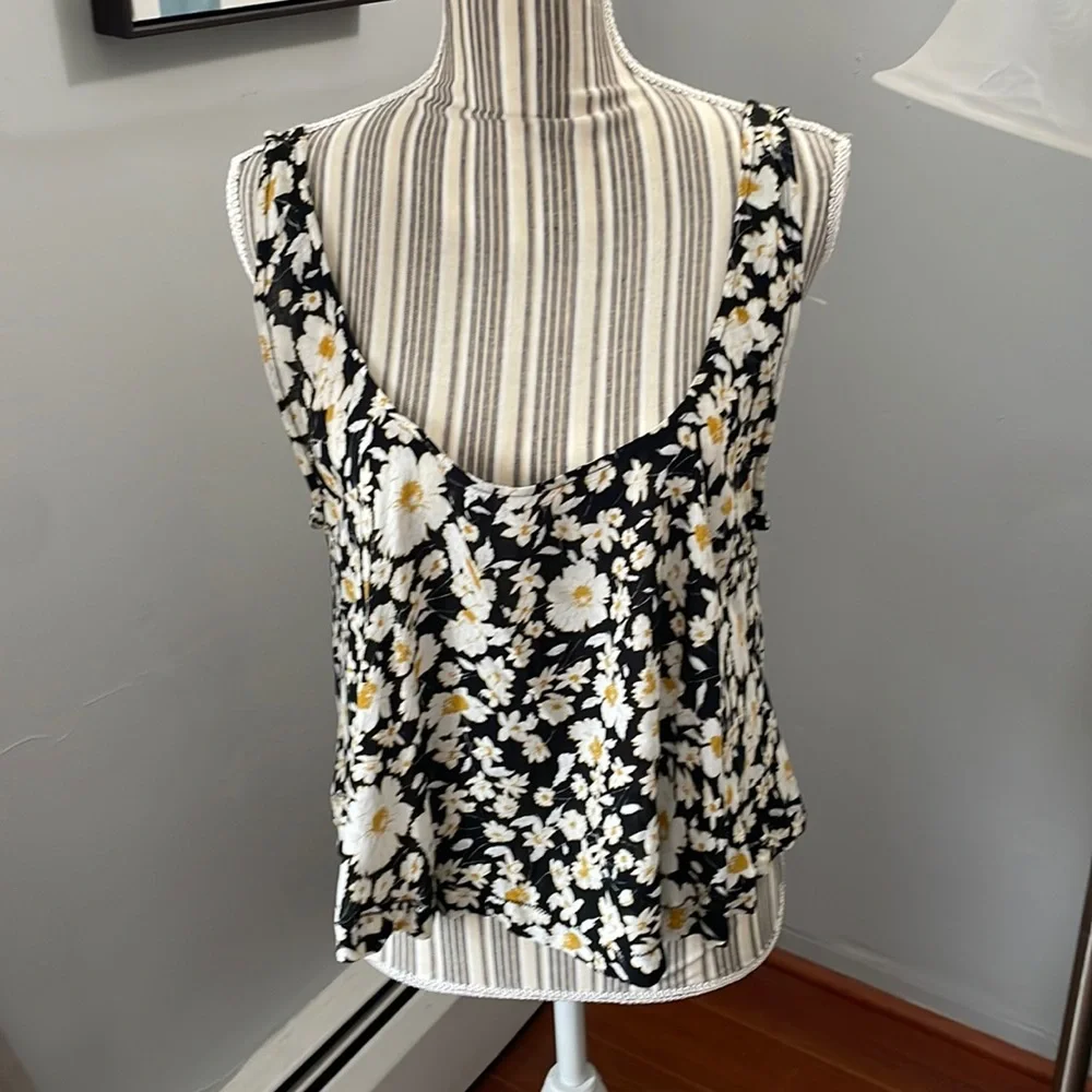 Daisy Print Crop Top - Picture 1 of 5